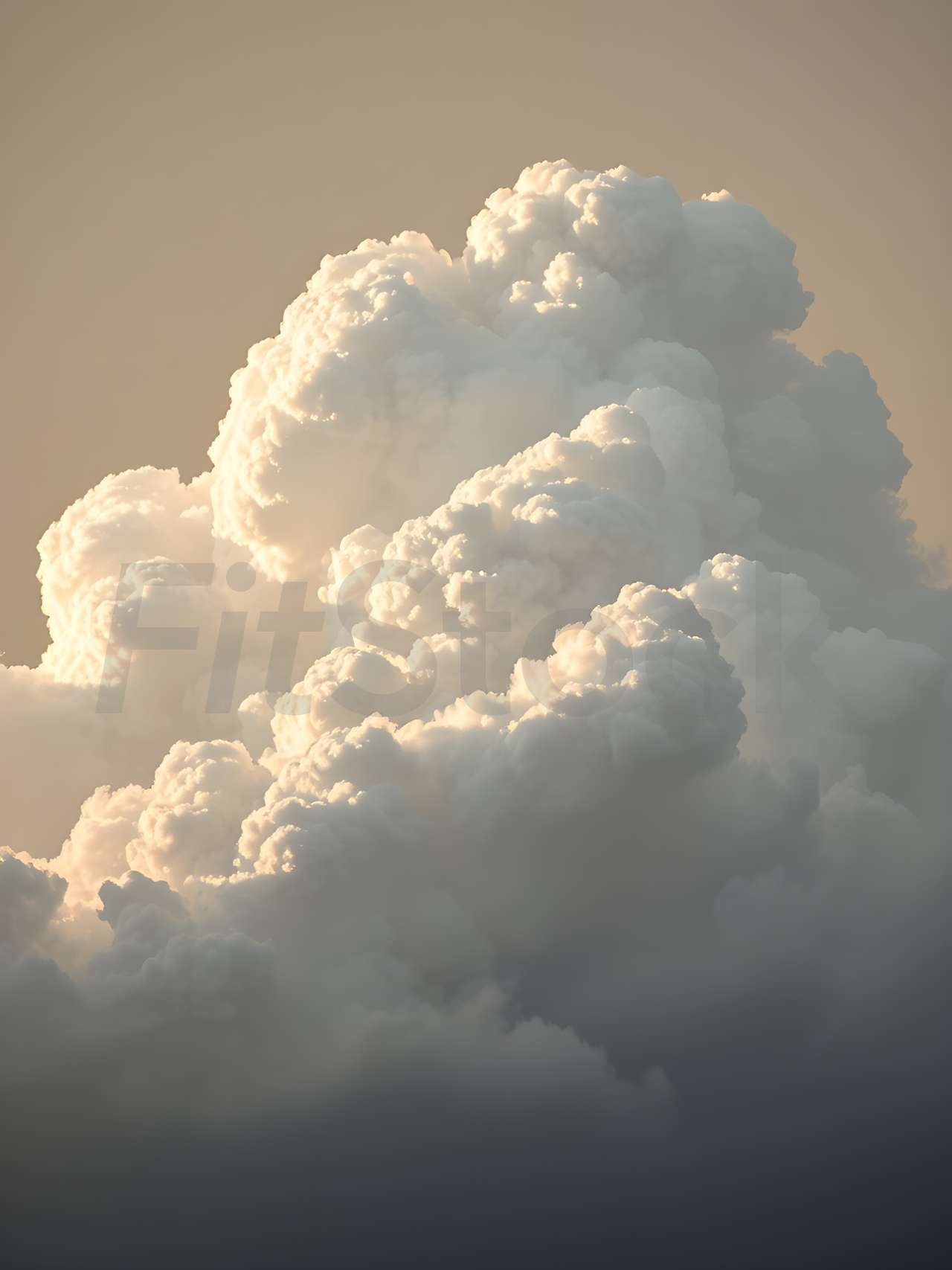 夕日に照らされる雄大な入道雲