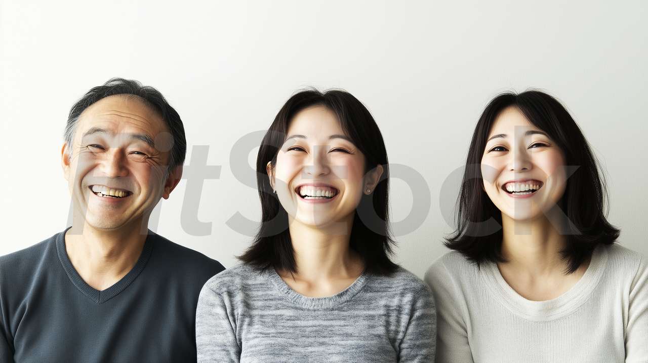 笑顔の家族と友人