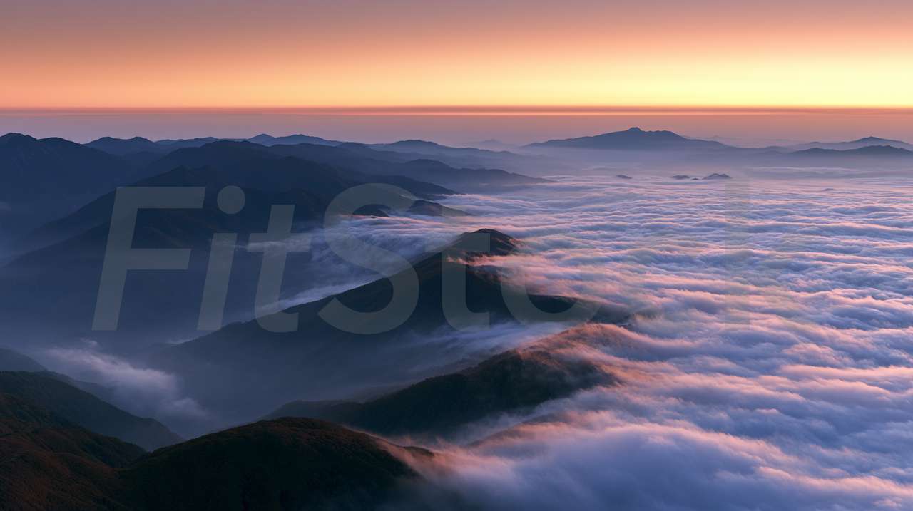 雲海に浮かぶ山々の絶景