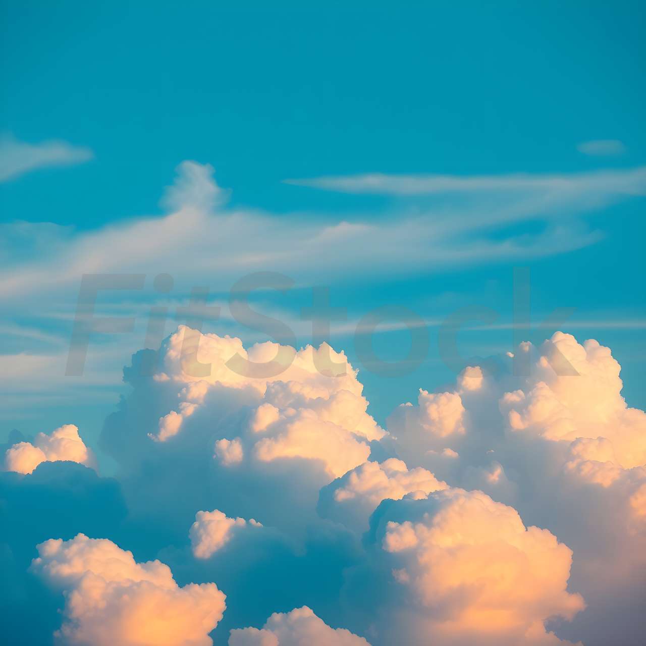 夕日に照らされる美しい積乱雲