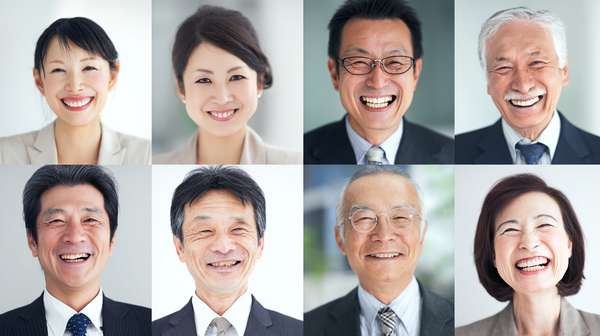 笑顔で微笑む多様な人々の集合ポートレート