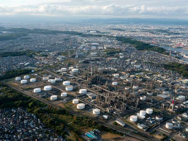 日本の工業地帯と石油コンビナートの空撮