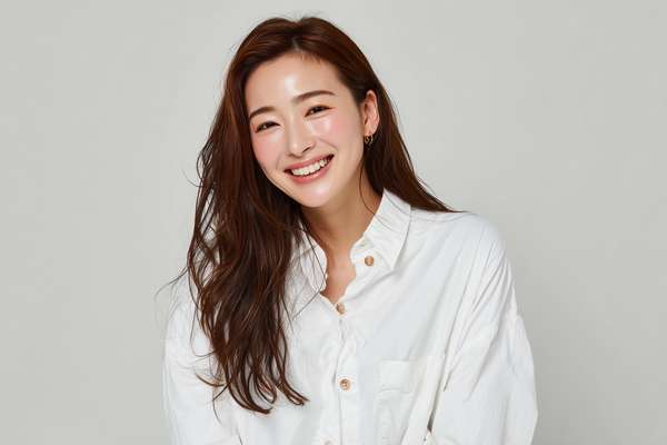 笑顔の若いアジア人女性のポートレート