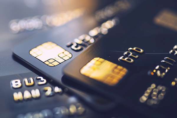 複数のクレジットカードのクローズアップ