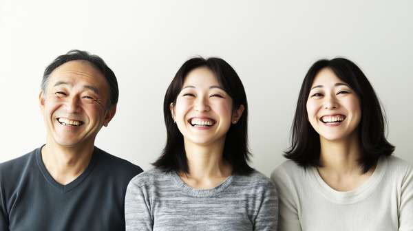 笑顔の家族と友人