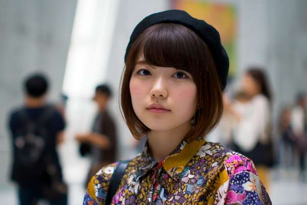 ベレー帽を被った若い女性のポートレート